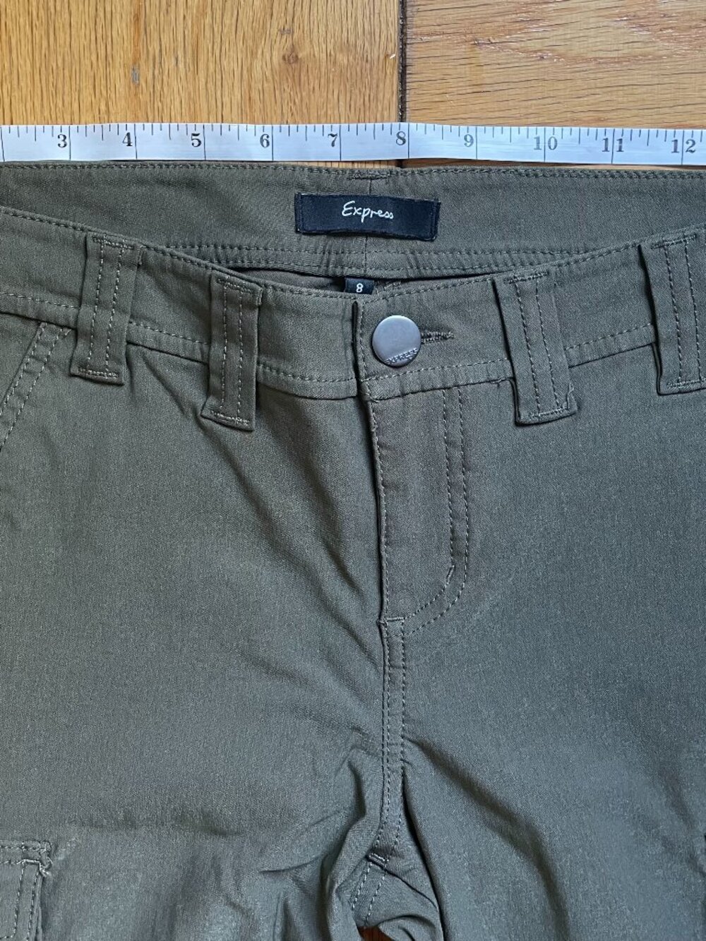 Women's Express size 8 slim stretch khaki cargo pants